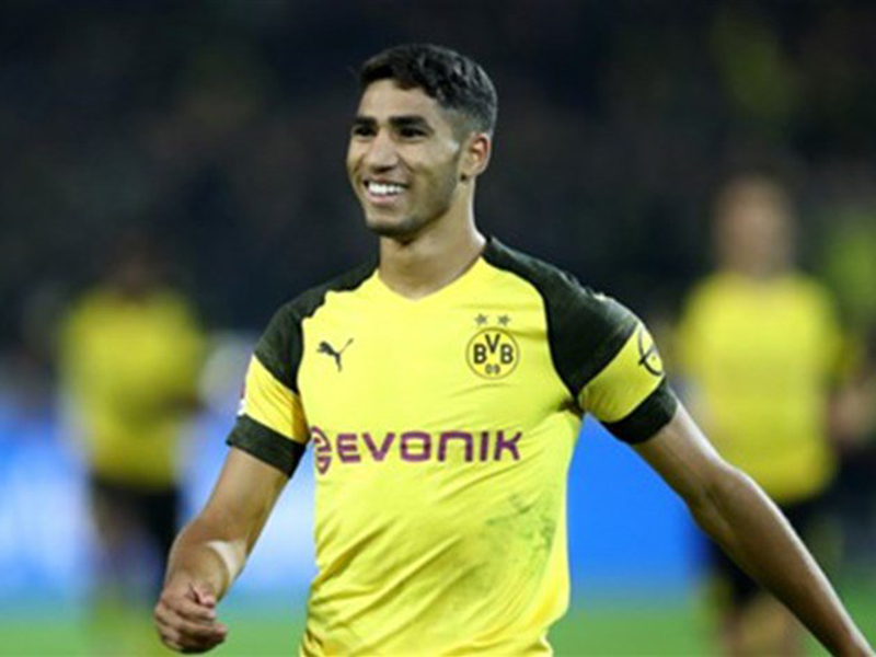 لاعب كرة قدم مغربي على علاقة بممثلة تكبره بـ12 عامًا!